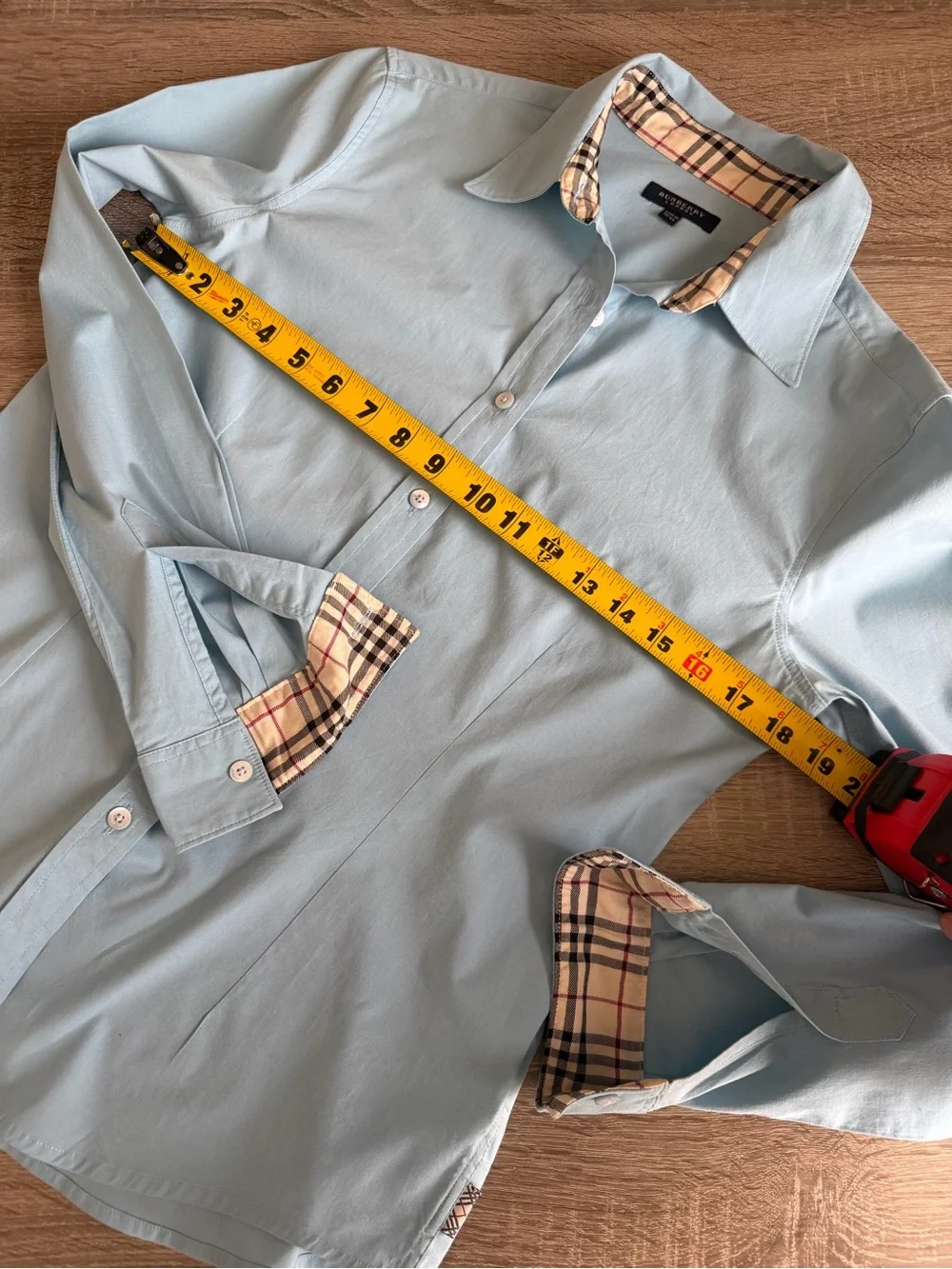 Burberry Light Blue Women's Dress Shirt with Contrast Collar Trim Size Large - Picture 13 of 13